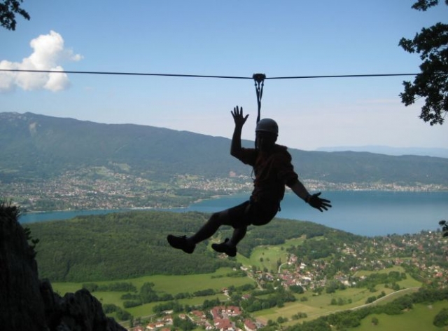 Vía ferramarra cerca del lago de Annecy 